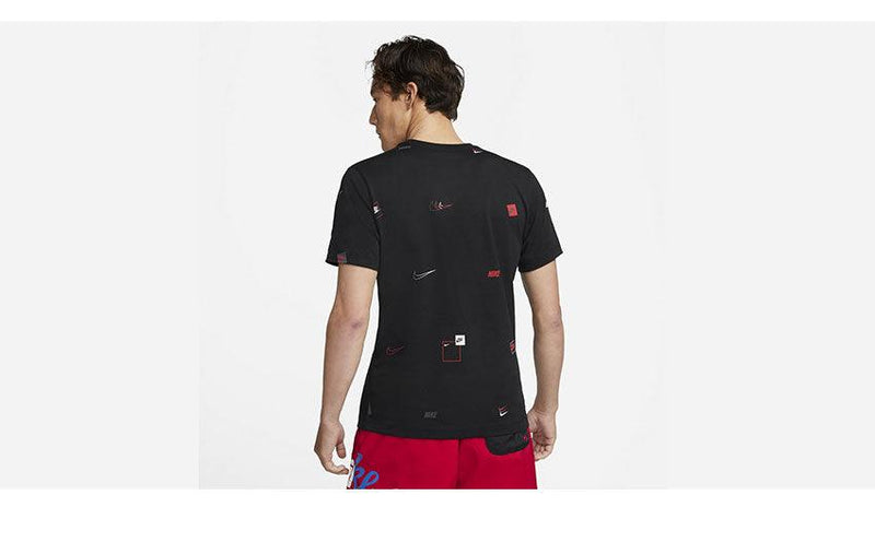 NSW 12 MO ロゴ AOP DN5247 半袖Tシャツ ブラック 黒 1カラー