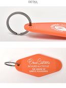 ホリデーキータグ DMS2071410 キーホルダー ホワイト 白 オレンジ 2カラー